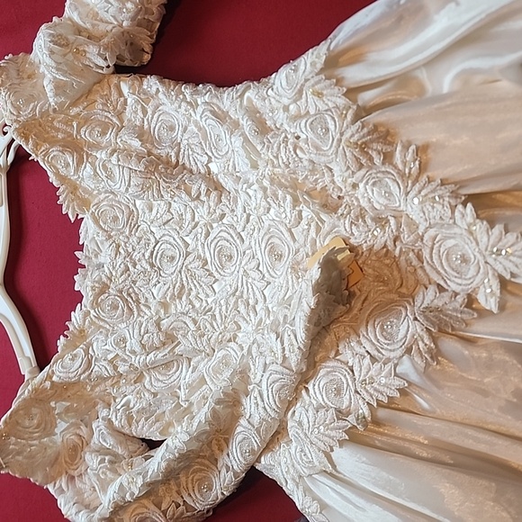 Beautiful Victorian Vtg Wedding gown off the shoulder sold as is - Picture 13 of 13